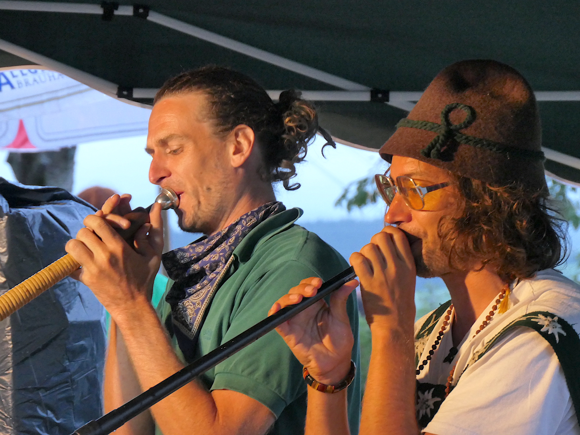 Veranstaltungen im Oberallgäu: Kultur im Kreuz präsentiert: Schriefl & Bär on z`Fuaß Tour - Kultur im Kreuz präsentiert: Schriefl & Bär on z`Fuaß Tour